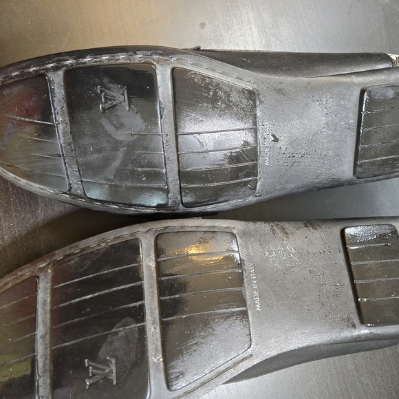 Louis Vuitton - Picture 2 of 7